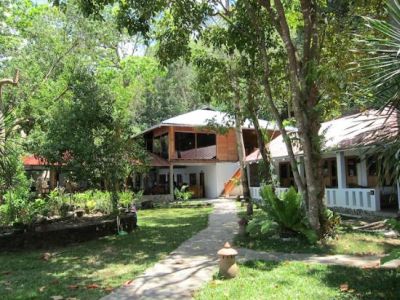 NAD Lembeh Resort en Dive Center